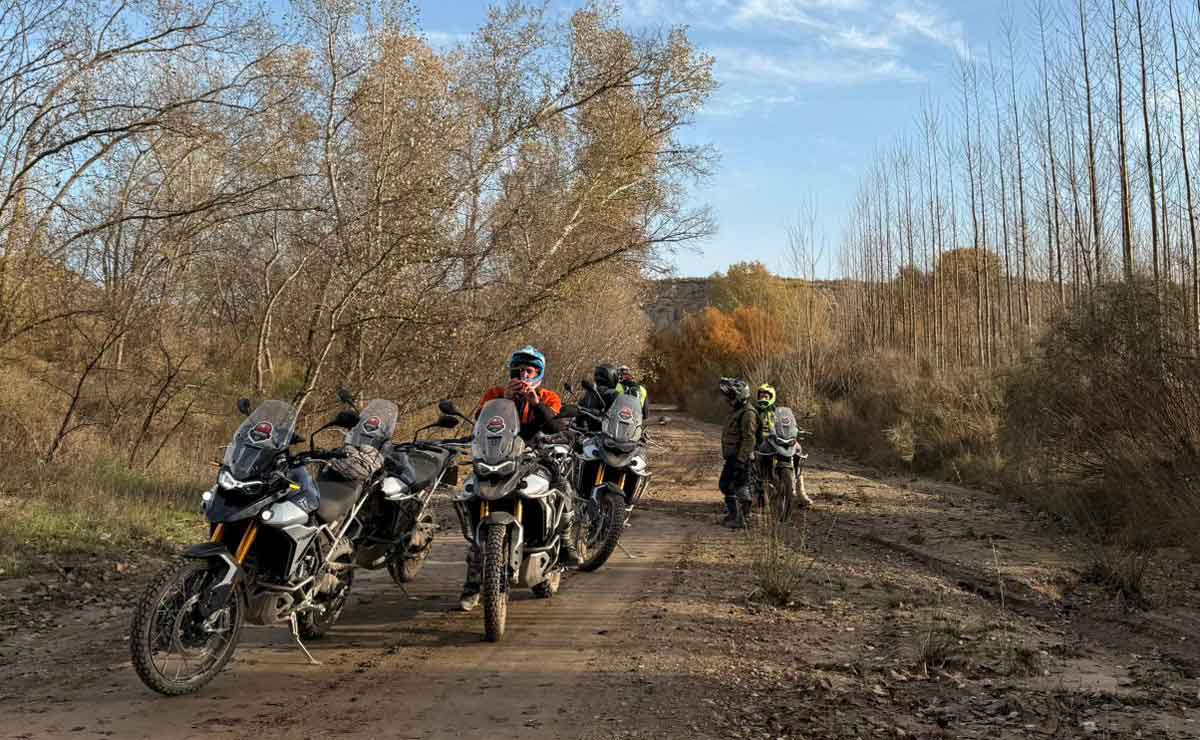 Tour guiado en moto por el Desierto Rojo de Gorafe