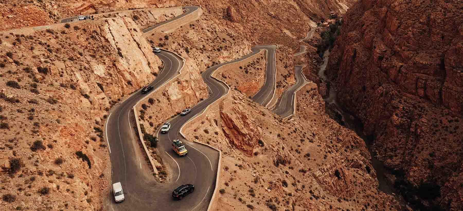 Tour moto autoguiado Marruecos 8 días — Chefchaouen, Fez, Atlas, Sahara