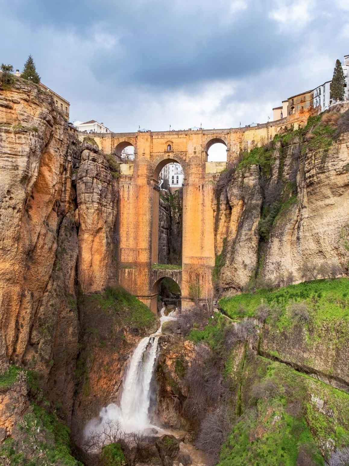Ruta en moto por Andalucía Occidental — Sierra de Grazalema y pueblos blancos desde Málaga