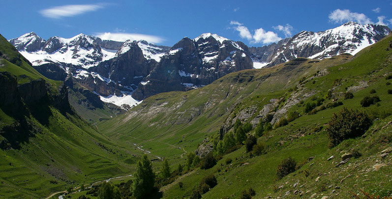 Tour moto autoguiado Pirineos 6 días — Barcelona, Cerdanya, Val d'Arán, Aínsa
