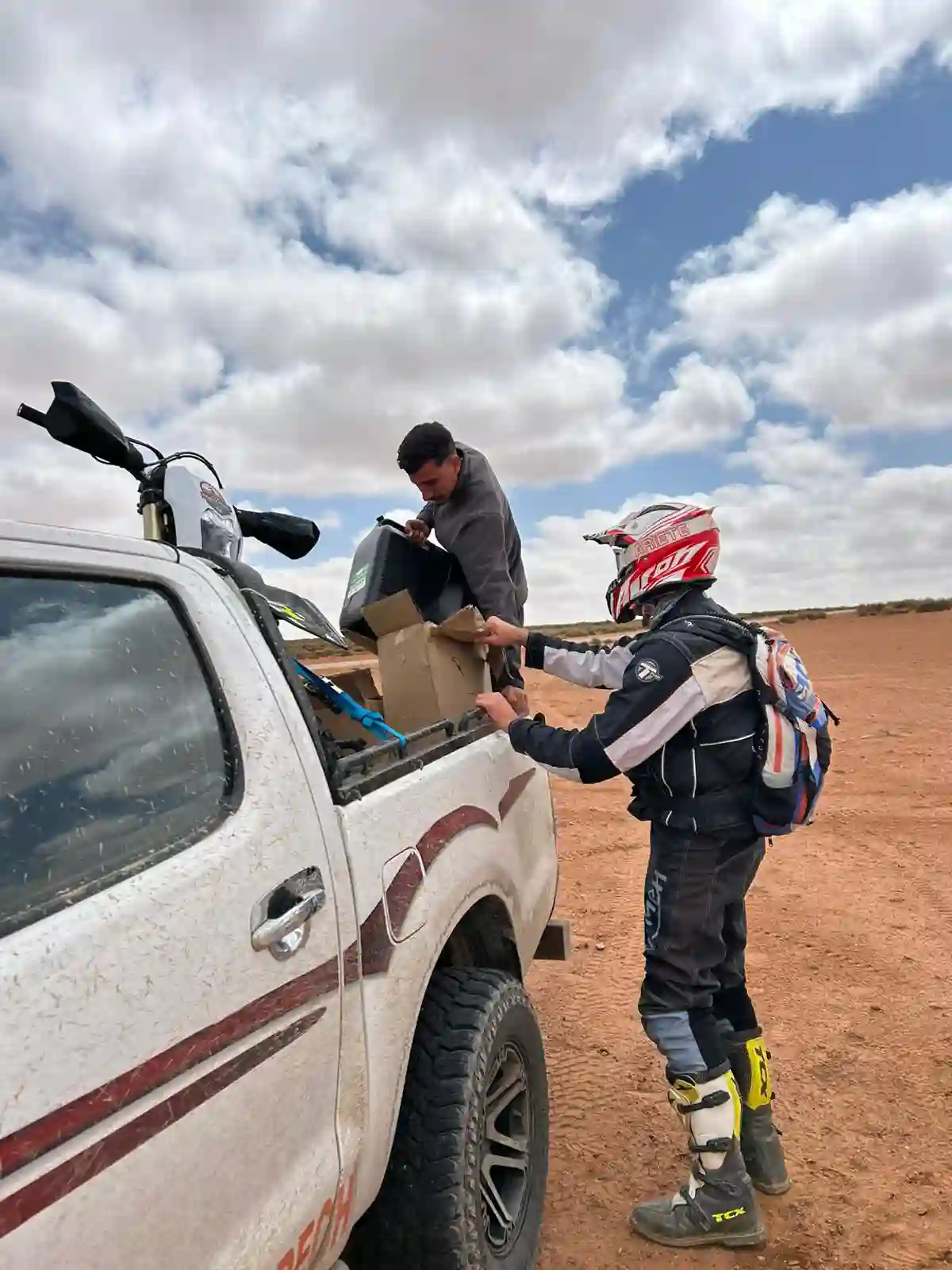 Morocco Enduro Tour — desert trail