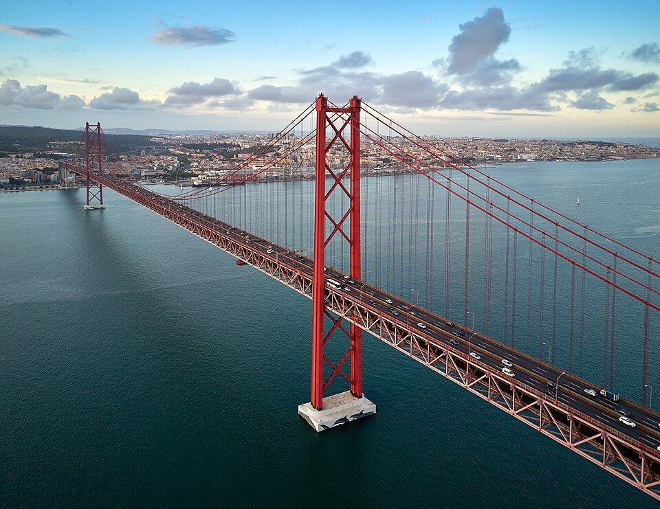 Brücke 25. April über den Tejo — Lissabon, Portugal
